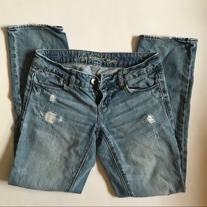 AMERICAN EAGLE DISTRESSED JEANS SIZE 2S